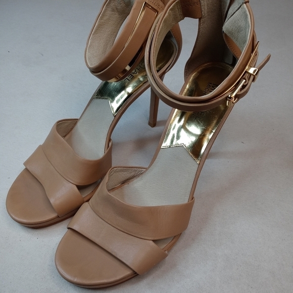 Michael Kors MK Back Zip Nude beige Stiletto 4.5" - Picture 2 of 11